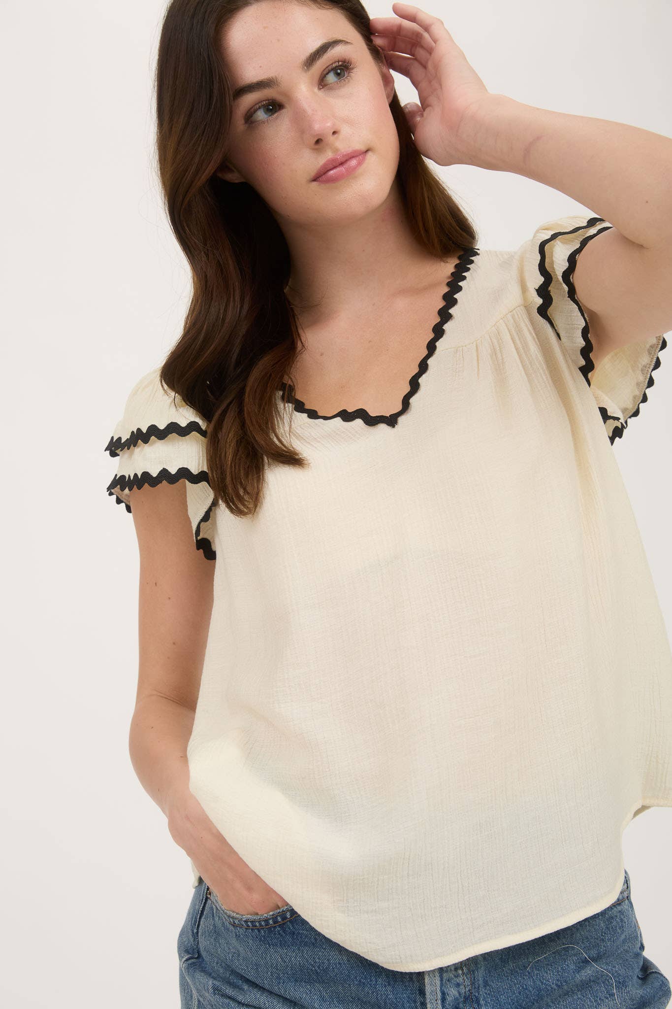 V NECK WAVY TRIM RUFFLE SLEEVE TOP
