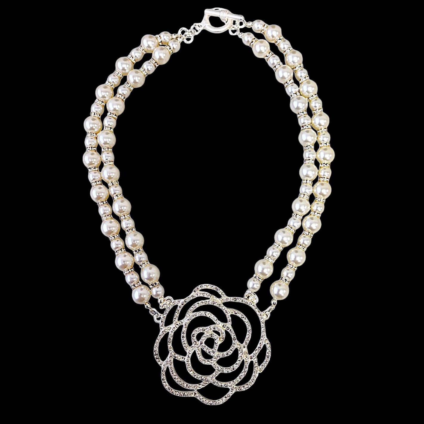 Pearl with Flower Pendant Necklace