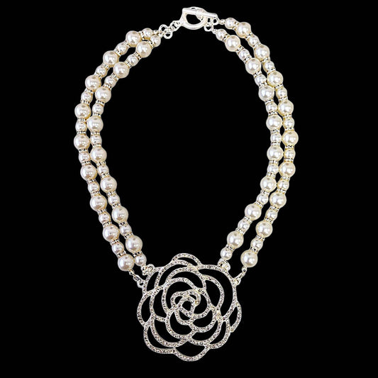 Pearl with Flower Pendant Necklace