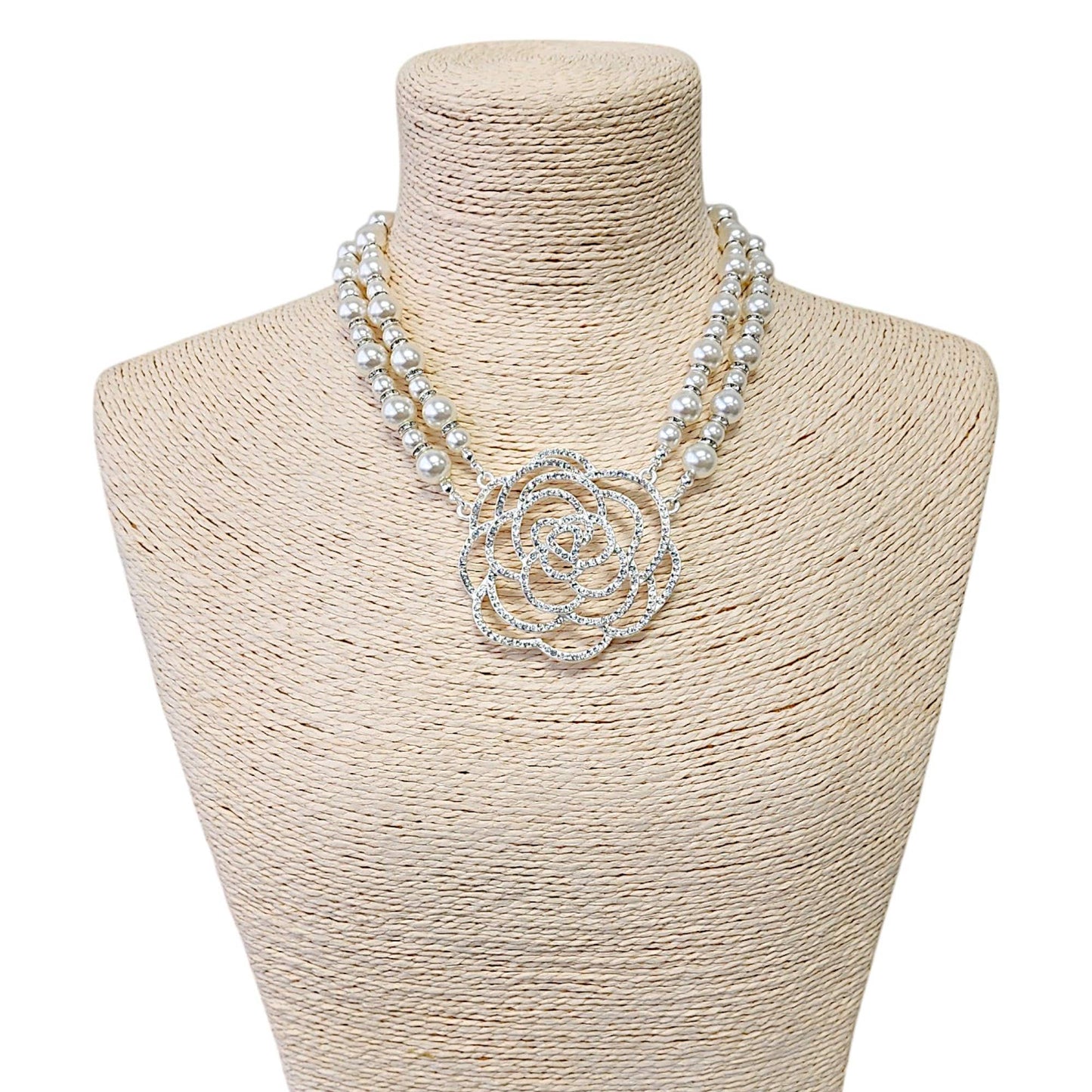 Pearl with Flower Pendant Necklace