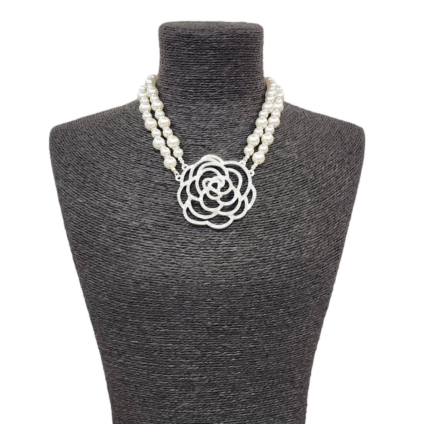 Pearl with Flower Pendant Necklace