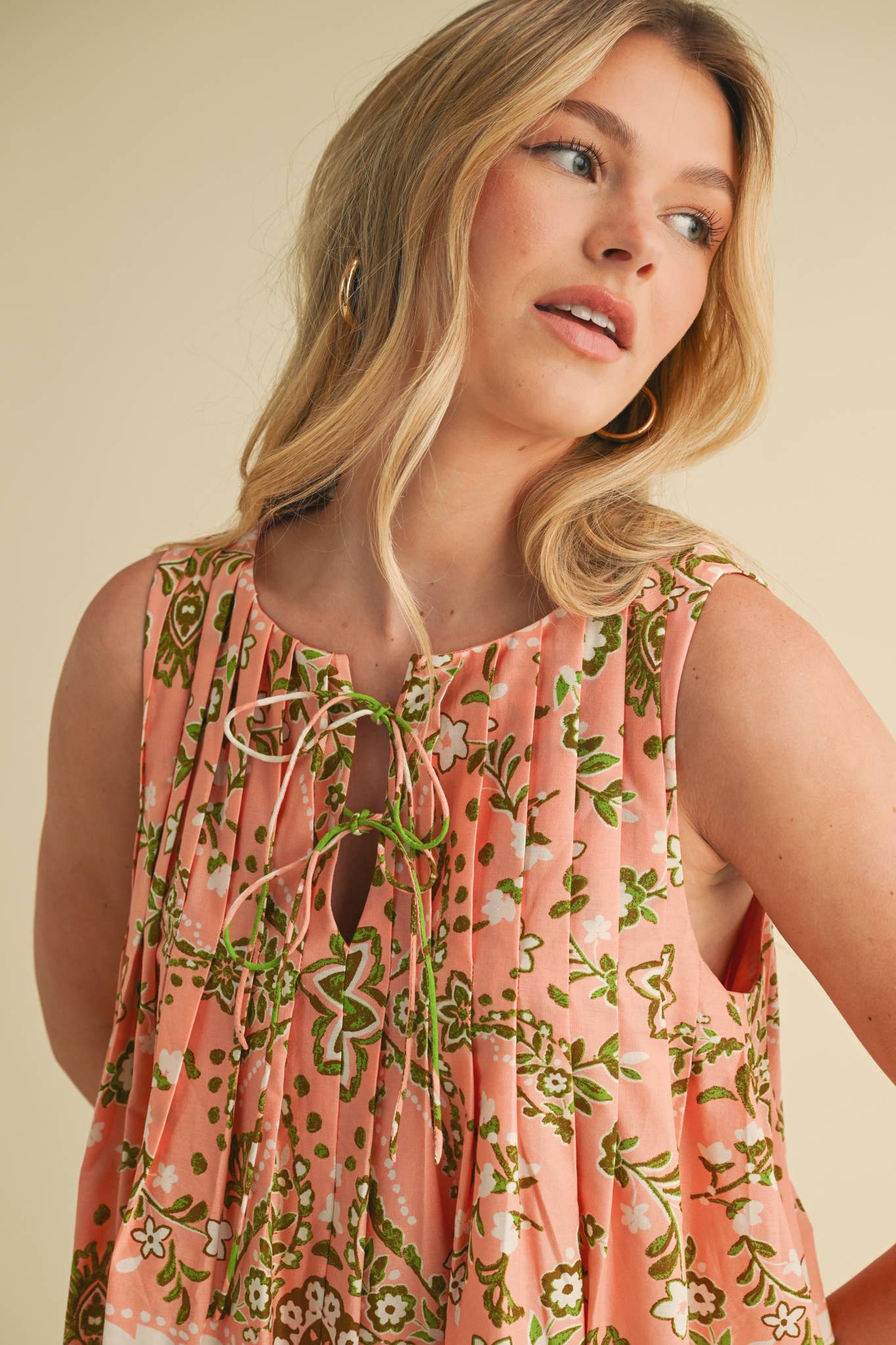 EXCLUSIVE PRINT MINI DRESS WITH PLEATING